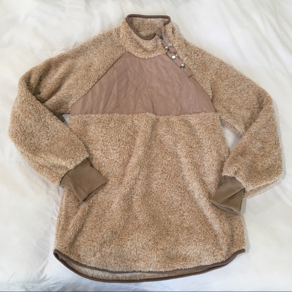 Tops - 😍Furry/quilted pullover